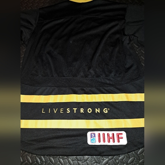 2013 IIHF Nike Team Canada Nike Live Strong hockey jersey - Picture 6 of 10